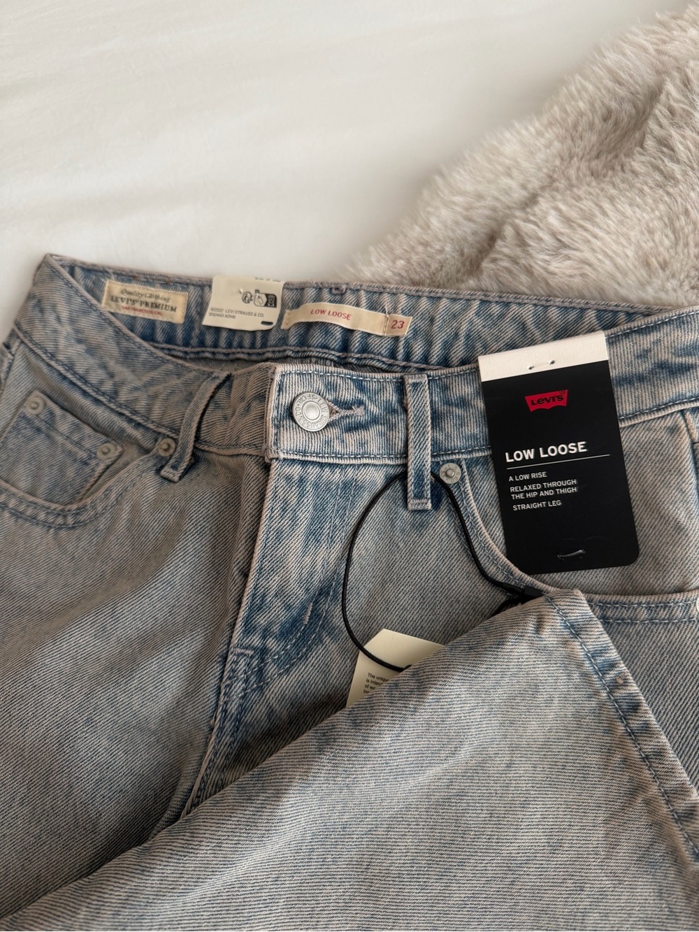 Levi's Low Loose Women's Straight Leg Jeans in Light Wash grey (Boss Business)